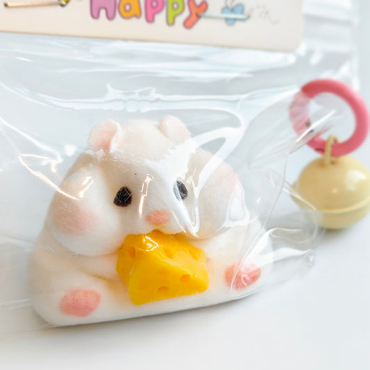 #W0005 fluffy white hamster (毛を巻いた白ハムスター)