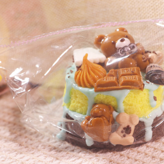 AXS2025C0047ブルーのチョコレートケーキ