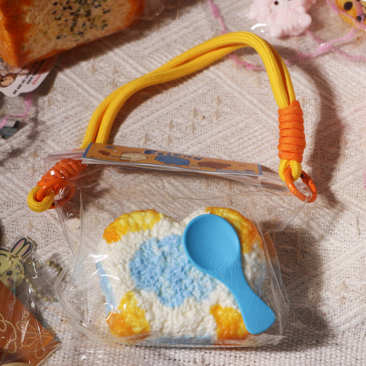 #F0010 yellow-and-blue butt-shaped toast(黄青色トースト)