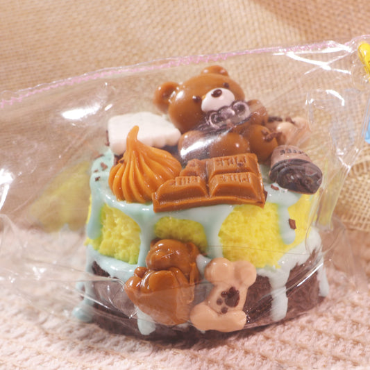 AXS2025C0047ブルーのチョコレートケーキ