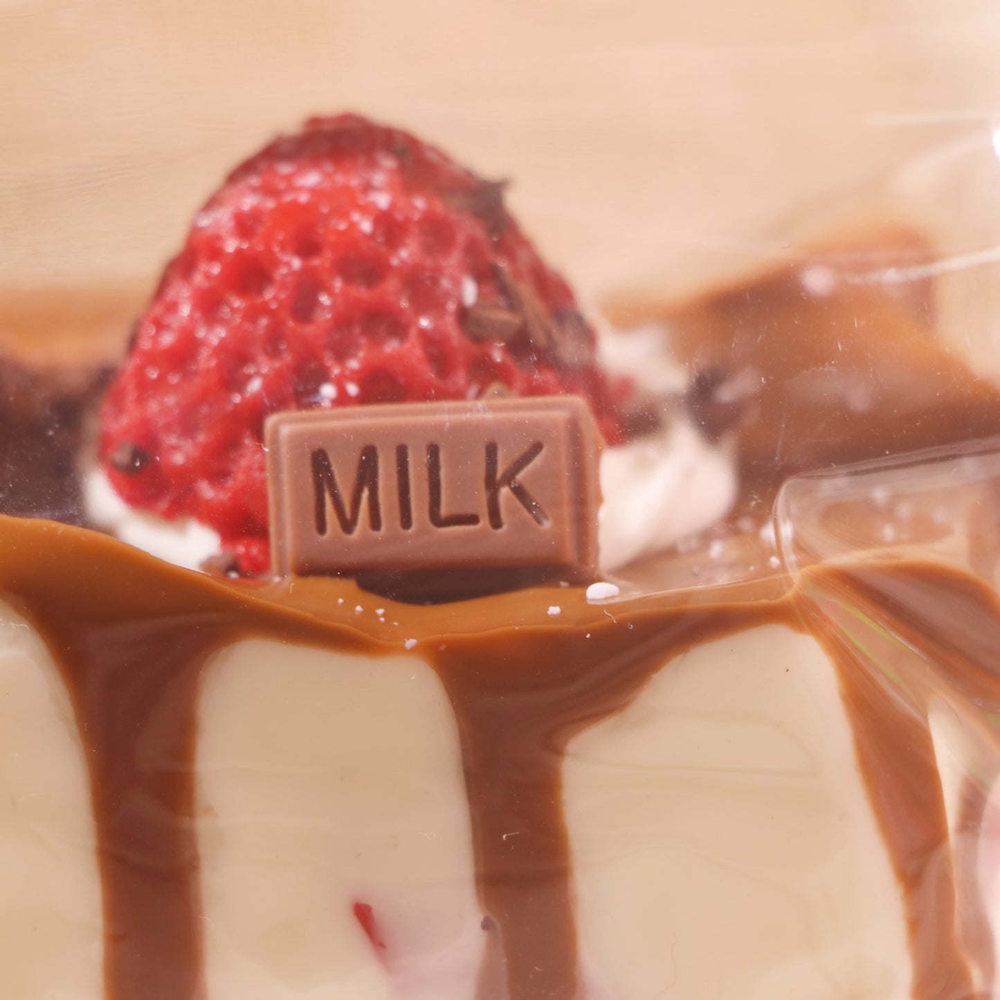 AXS2025C0051イチゴの小さな角型ケーキ