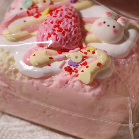 #F0011イチゴのおしりトースト