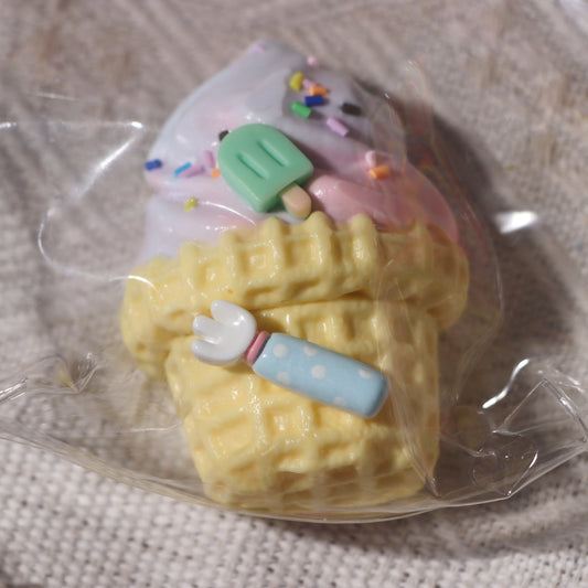 #F0042海塩いちごアイスクリーム